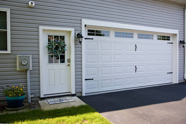 24/7 Emergency Garage Door Panel Replacement experts in Nashville, AR